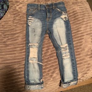 Skinny Oshkosh distressed jeans